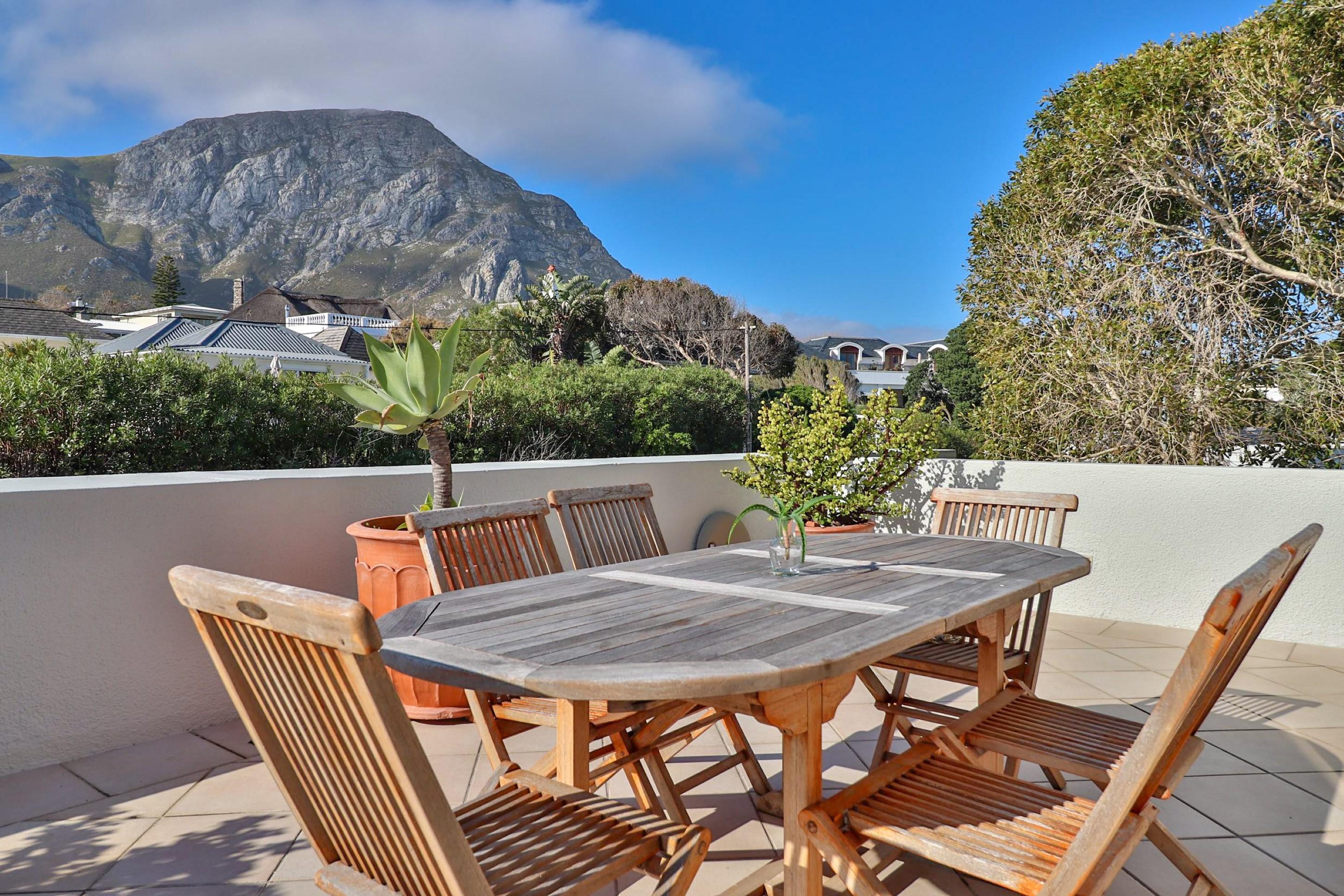 Hermanus Beachfront Lodge - Solar Power Eksteriør billede