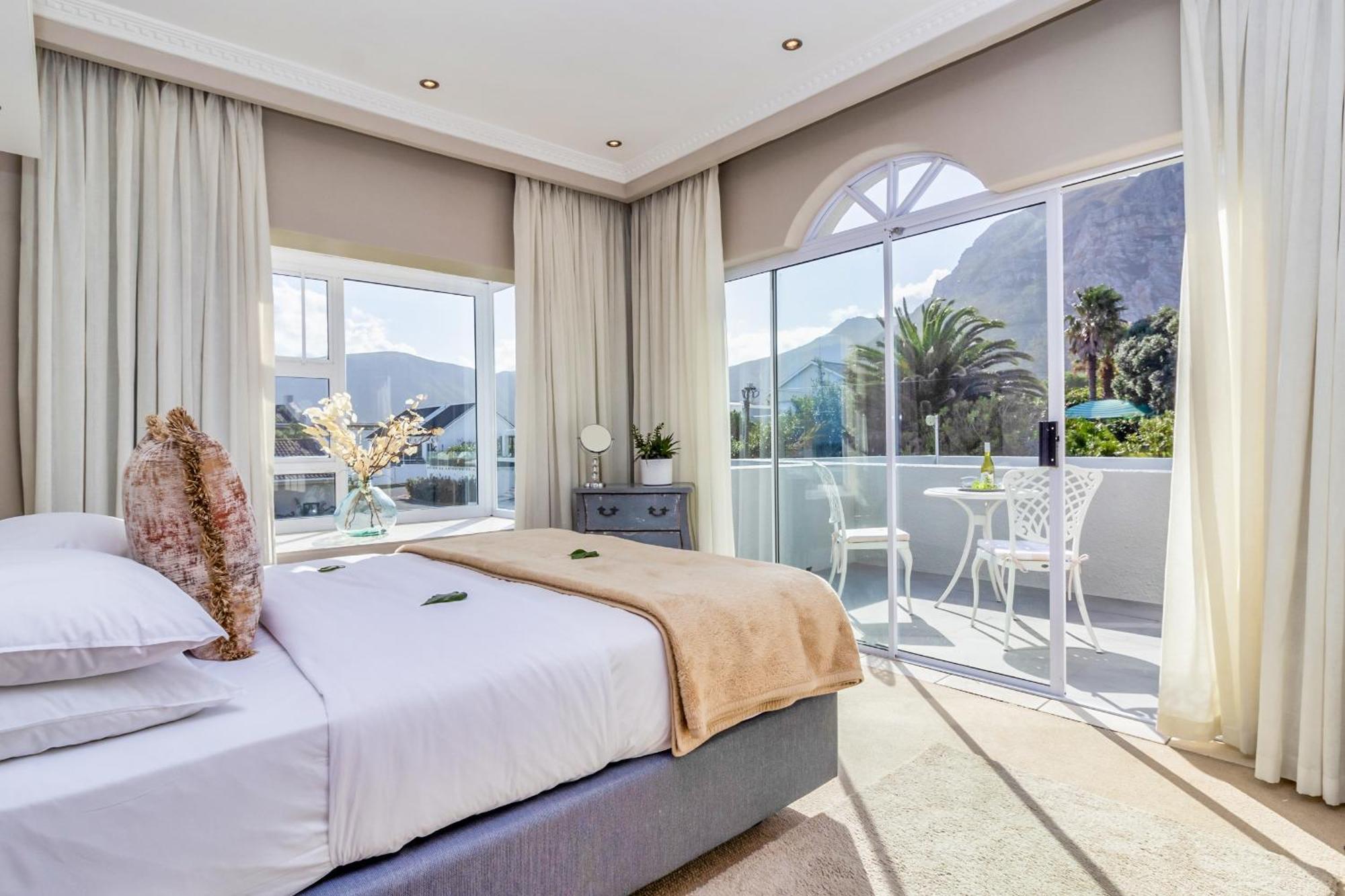 Hermanus Beachfront Lodge - Solar Power Eksteriør billede