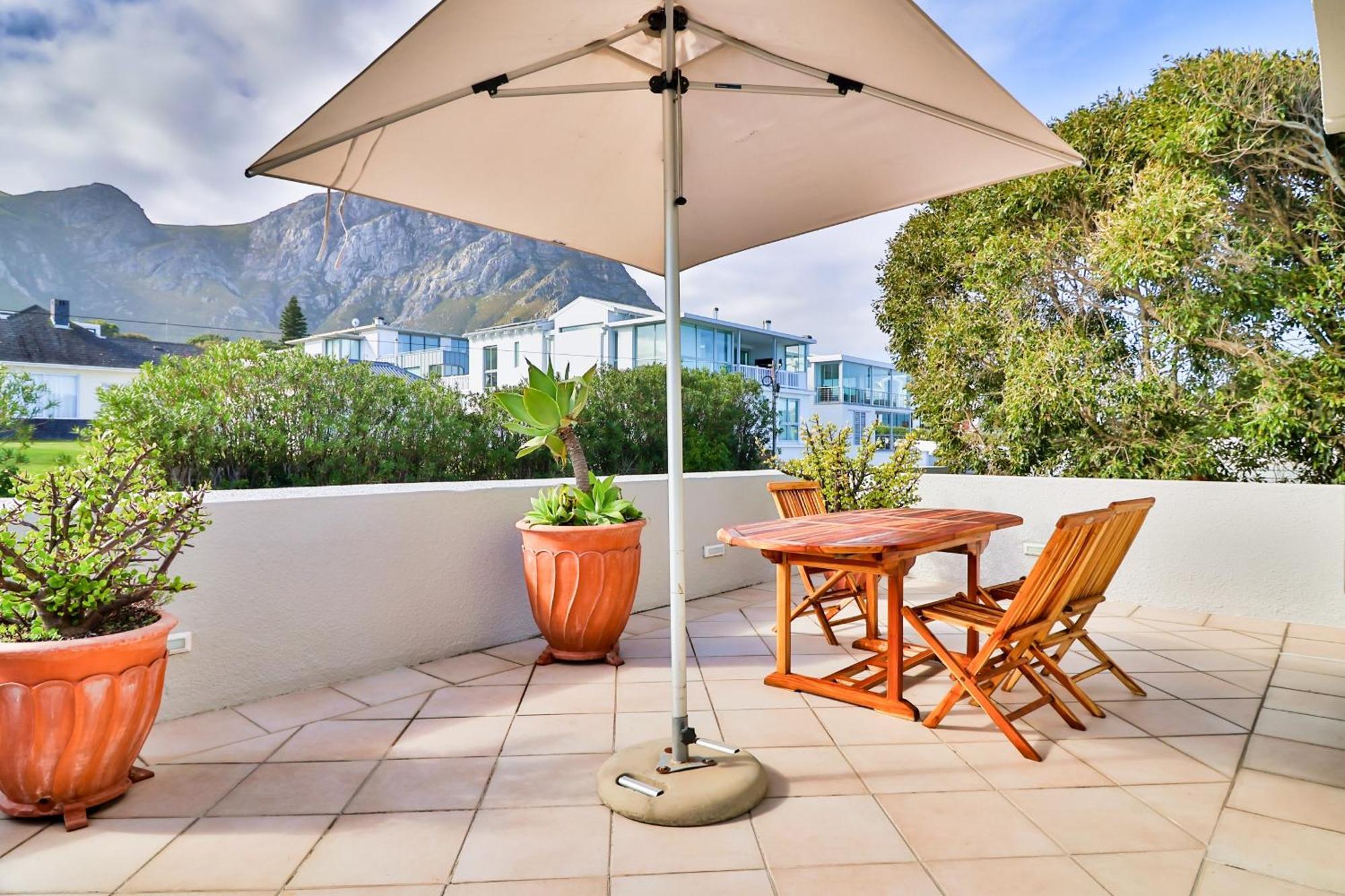 Hermanus Beachfront Lodge - Solar Power Eksteriør billede