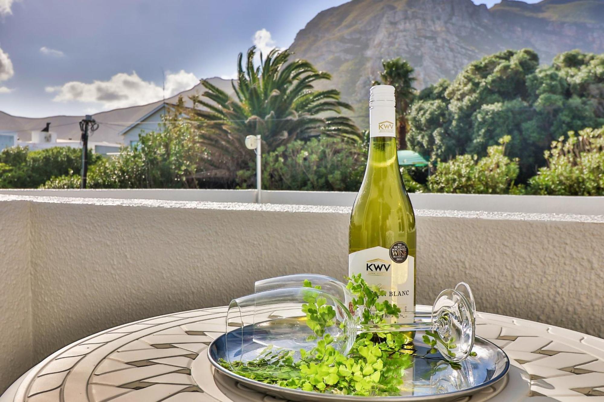 Hermanus Beachfront Lodge - Solar Power Eksteriør billede