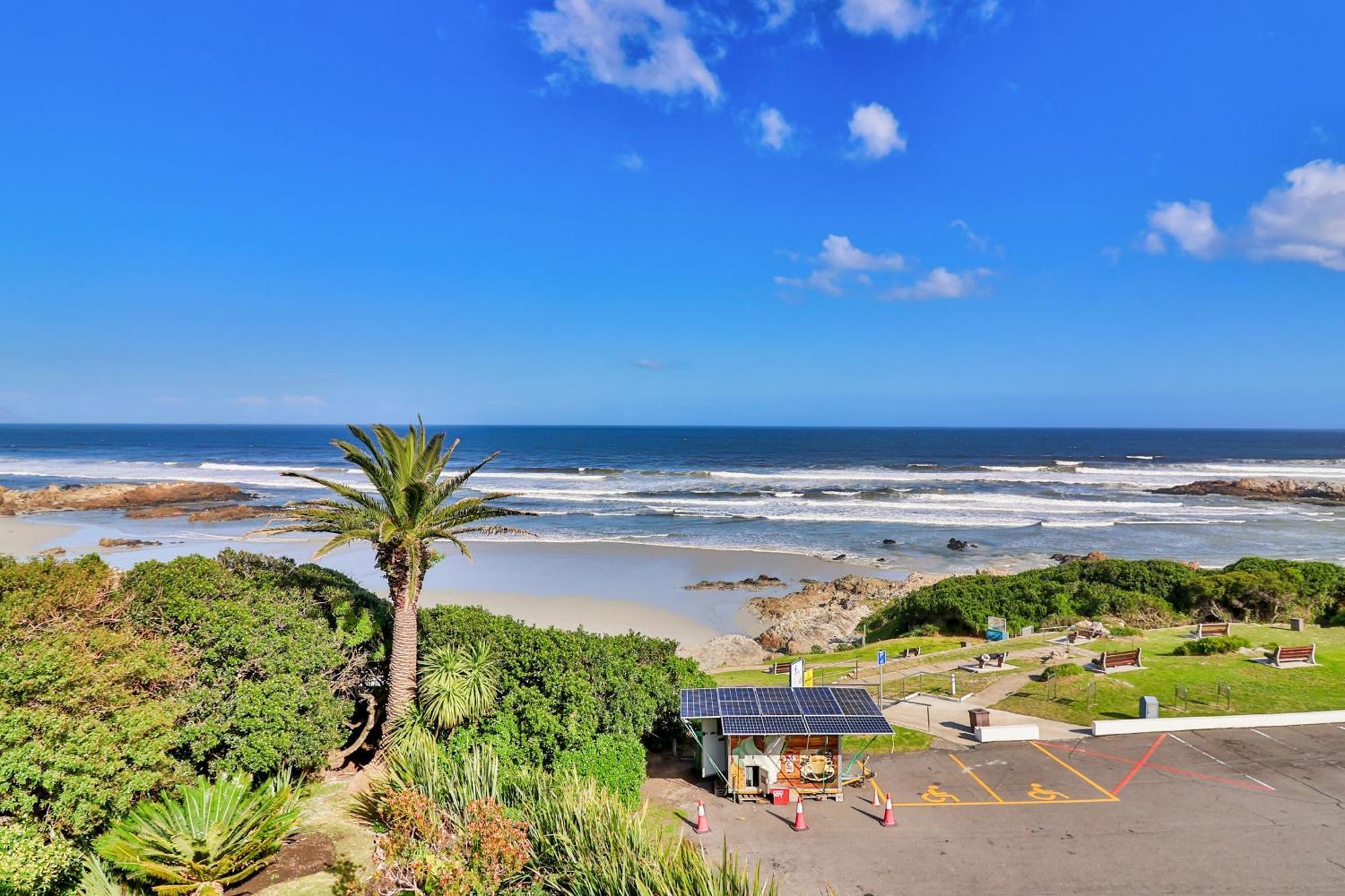 Hermanus Beachfront Lodge - Solar Power Eksteriør billede